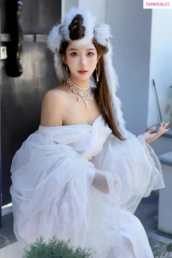   [XiuRen]高清写真图 2025.10.09 No.10843 金允希Yuki 低胸长裙第9张图片
